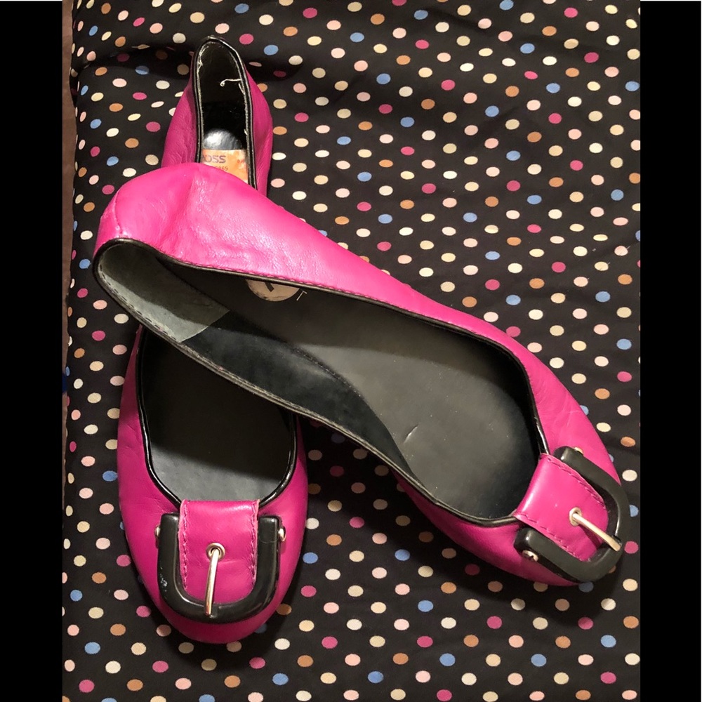 Nine West- Fuschia Buckled Flats